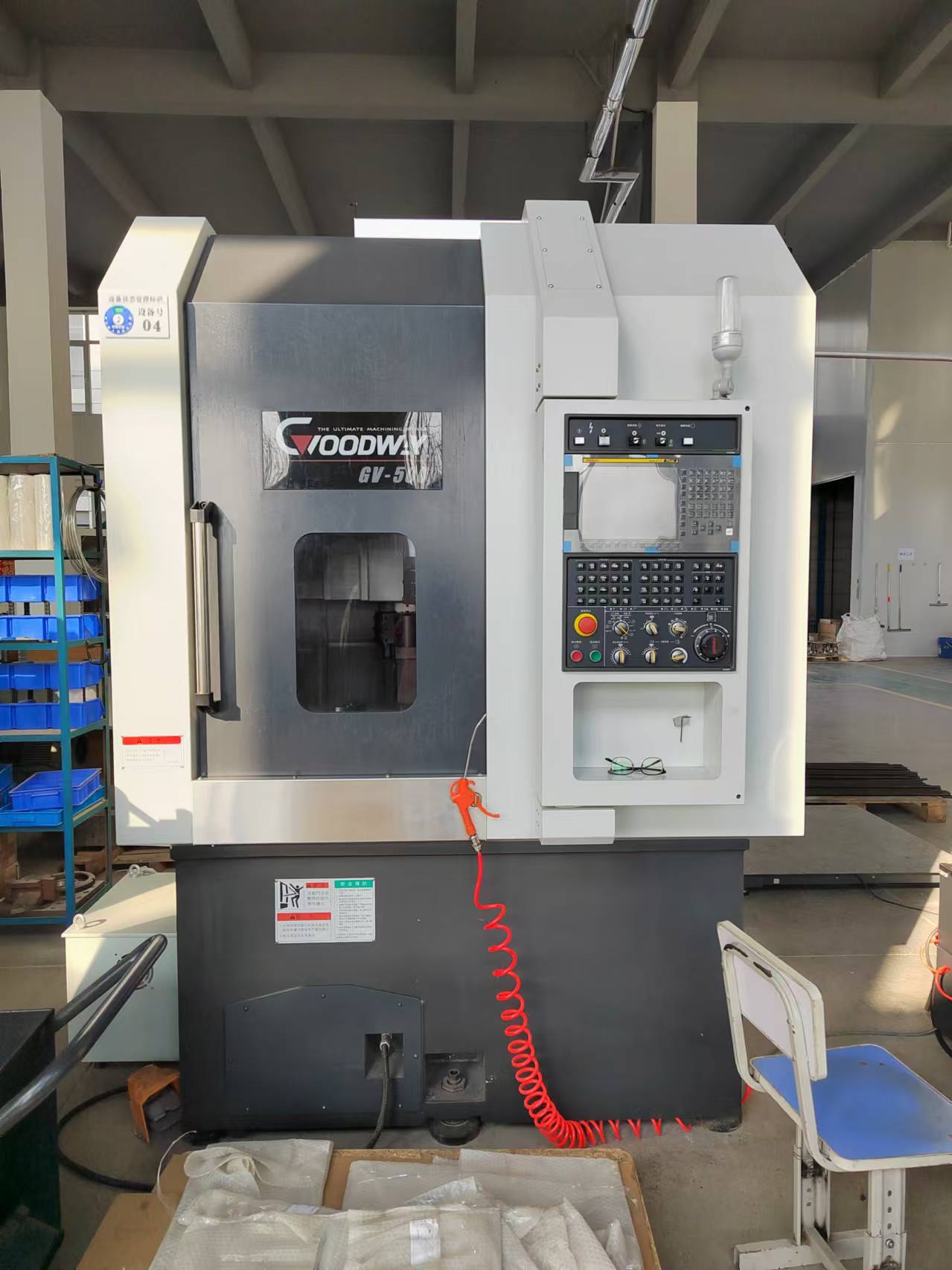Ano ang mga pagkakaiba sa pagitan ng mga vertical at pahalang na machining center?