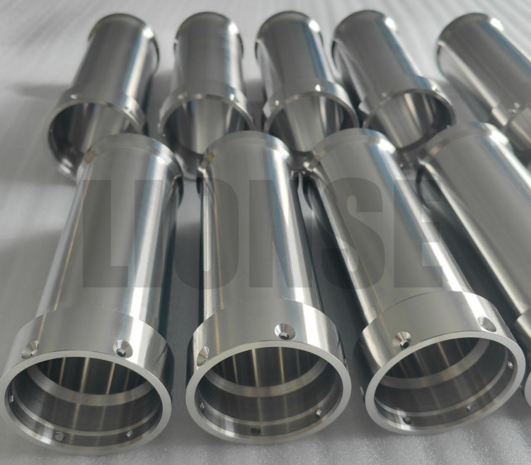 Bakit ang titanium ay isang perpektong materyal para sa engineering ng barko?