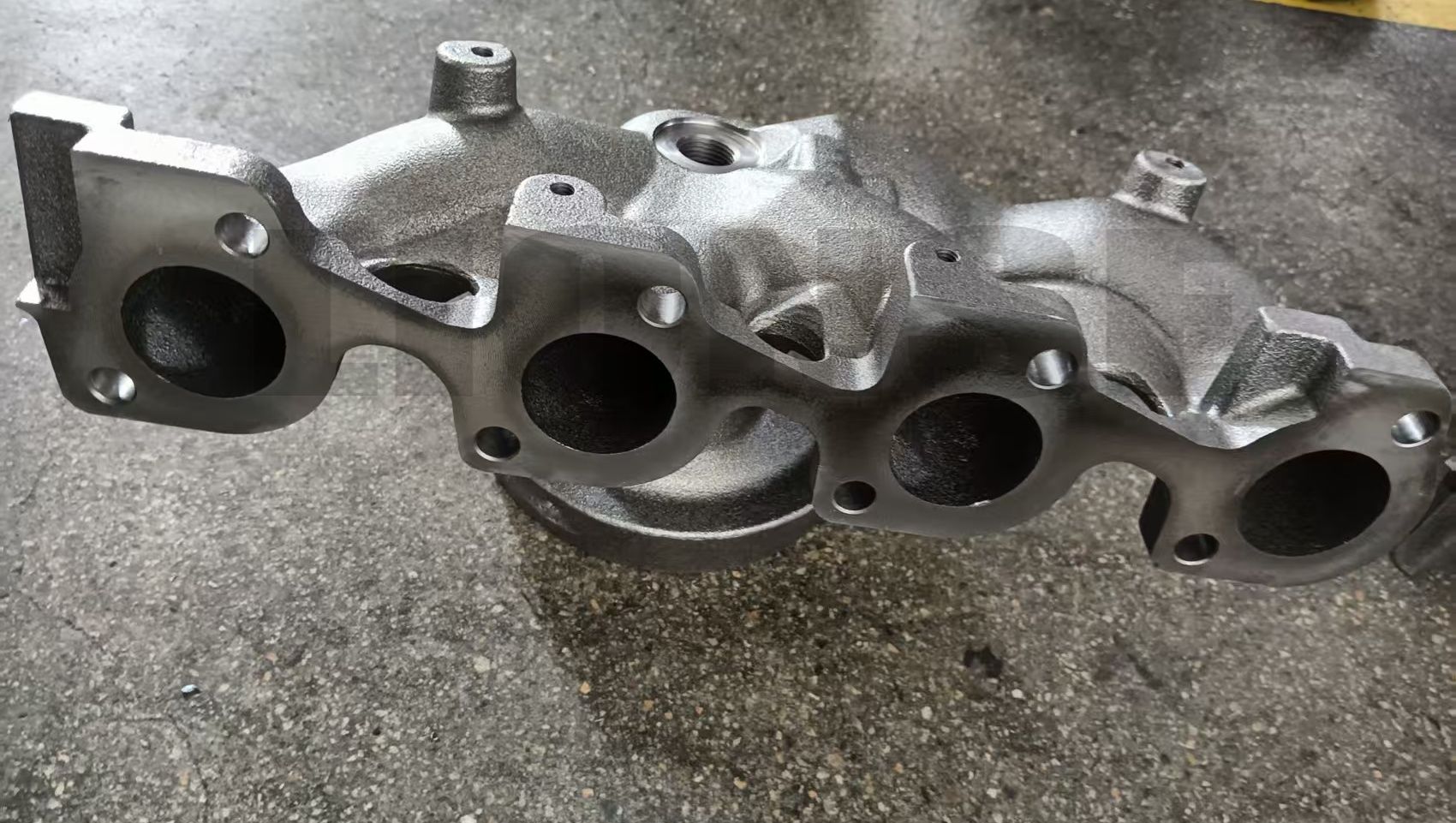 Ano ang mga pakinabang ng paghahagis ng mga manifold ng tambutso?