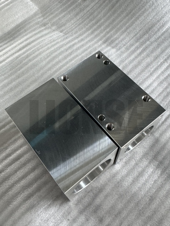 Bakit mas pinipili ang mga kagamitan sa makina sa pagpoproseso ng aluminyo at mga bahagi ng kagamitan?