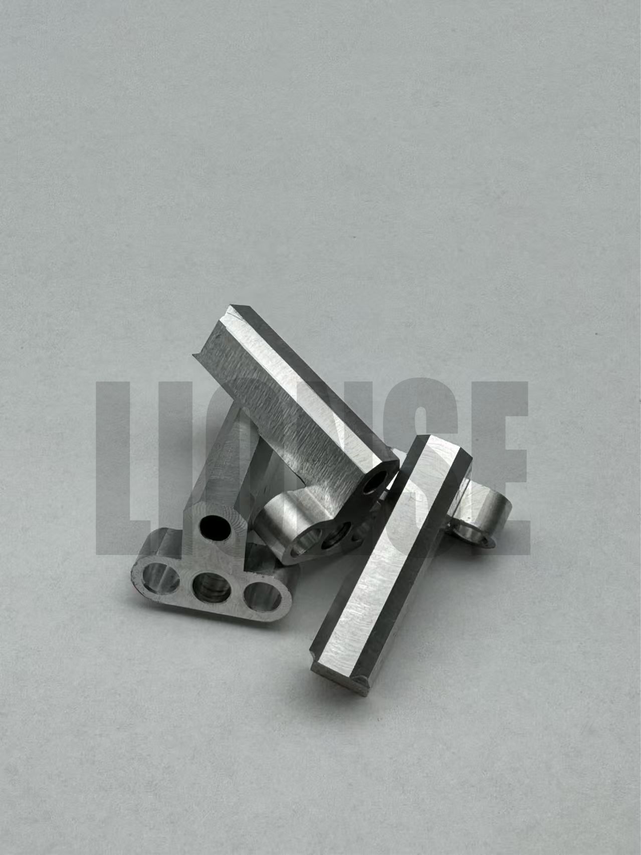 Maliit na Precision Machined Perforated Metal Connecting Bracket